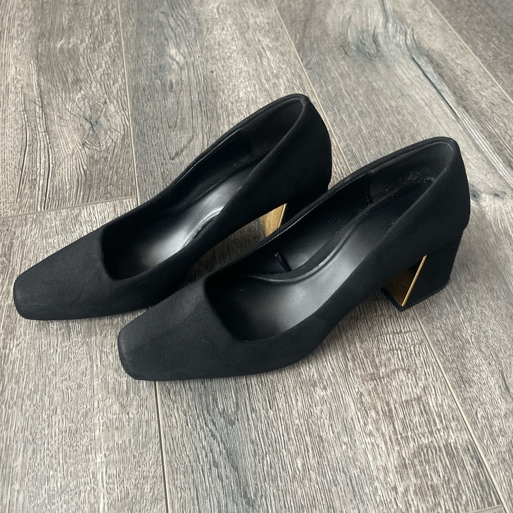 Zara Black Block Heel Shoes with Gold Accent
